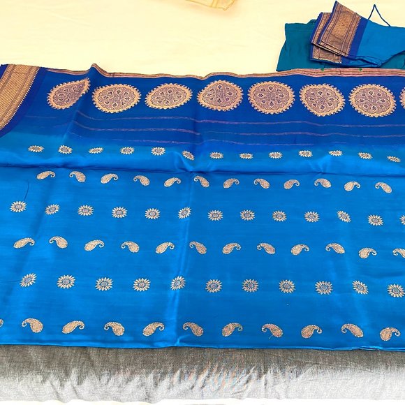 Classic Blue paithani in pure silk with peacock embroidery - Picture 1 of 3
